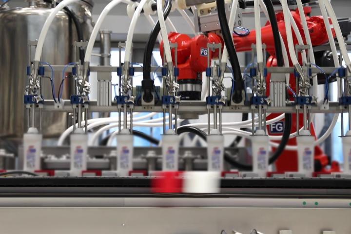 Robot packaging line