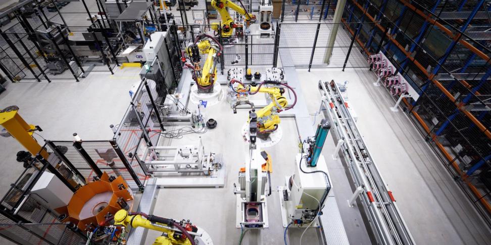 How virtual factories help manufacturers master complexity and reduce risk