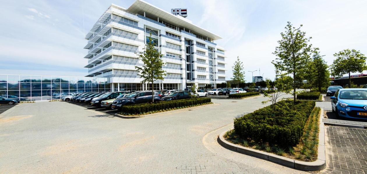Despite setbacks due to external factors, revenue growth at VDL Groep